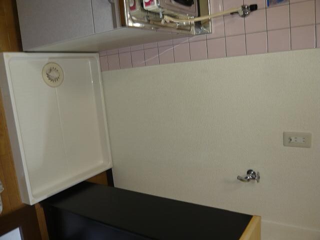 物件内観写真13　(洗濯機置場)