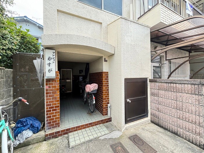 物件外観写真2　(エントランス部分)