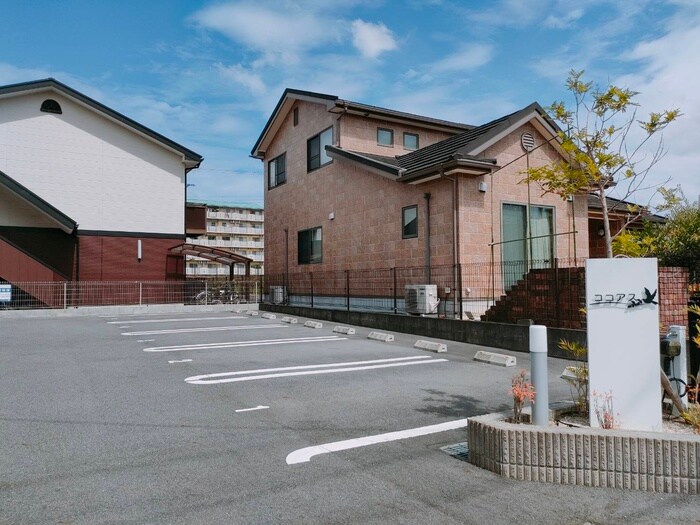 物件外観写真4　(駐車場)