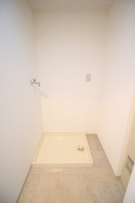 物件内観写真11　(洗濯機置場)