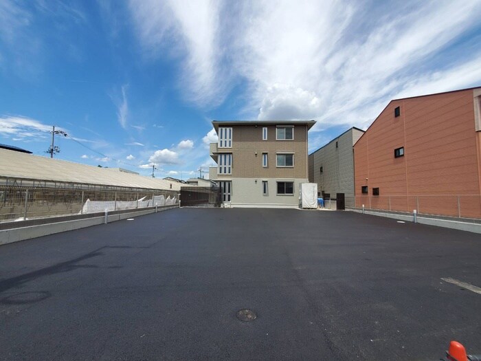 物件外観写真3　(駐車場)