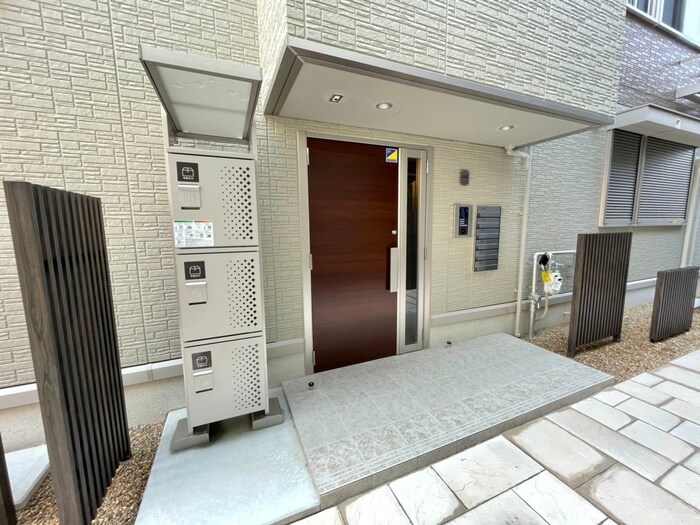 物件外観写真4　(エントランス部分)