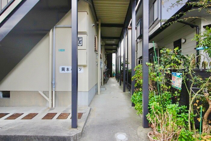 物件外観写真4　(エントランス部分)