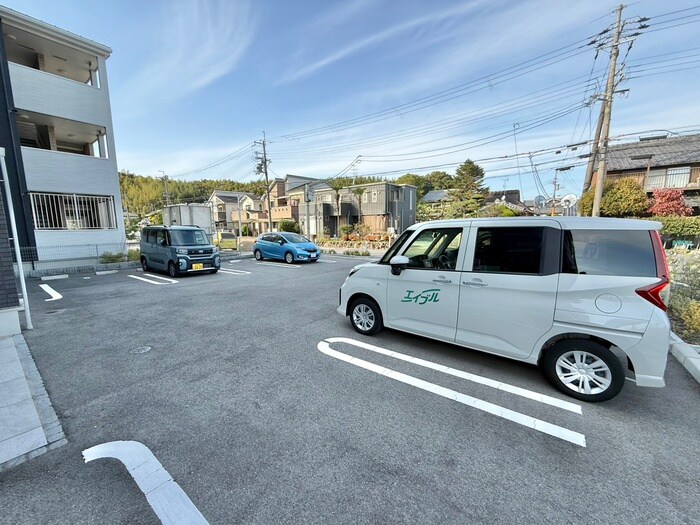 物件外観写真2　(駐車場)