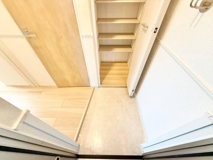 物件内観写真17　(玄関)