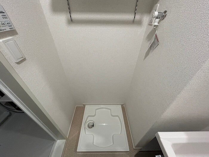 物件内観写真13　(洗濯機置場)