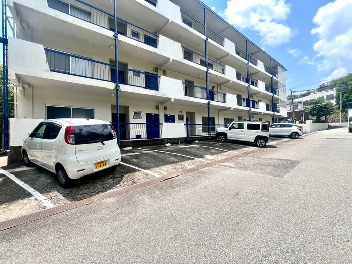 物件外観写真6　(駐車場)