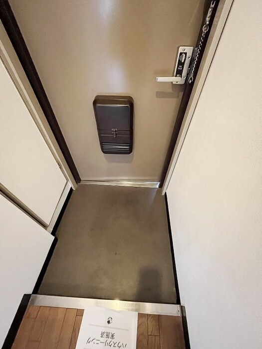 物件内観写真16　(玄関)