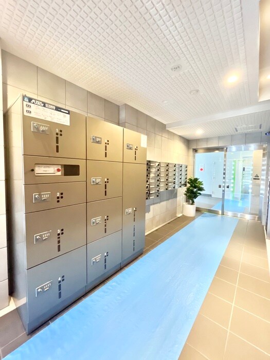 物件外観写真2　(エントランス部分)