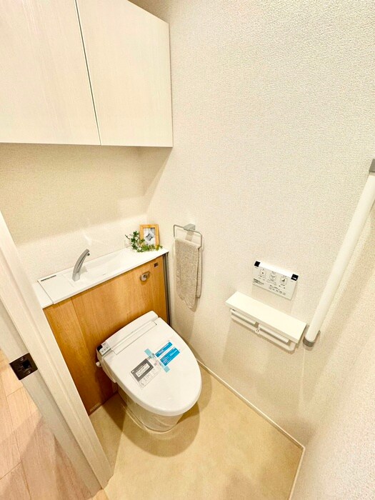 物件内観写真14　(トイレ)