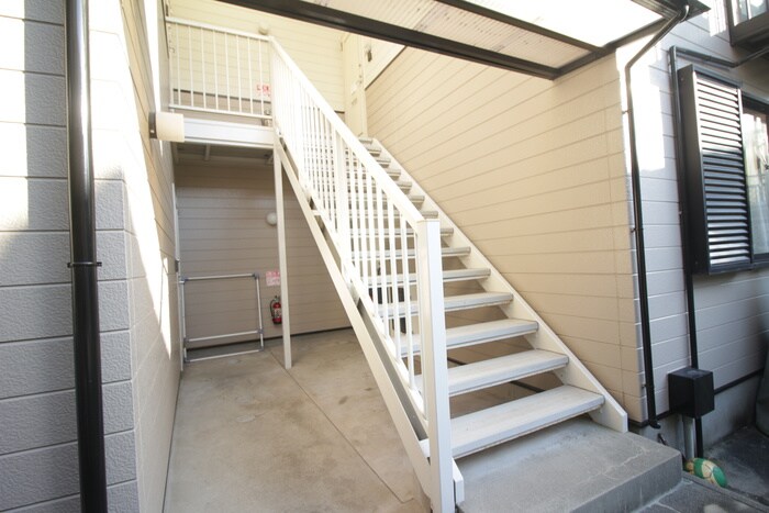 物件外観写真3　(エントランス部分)