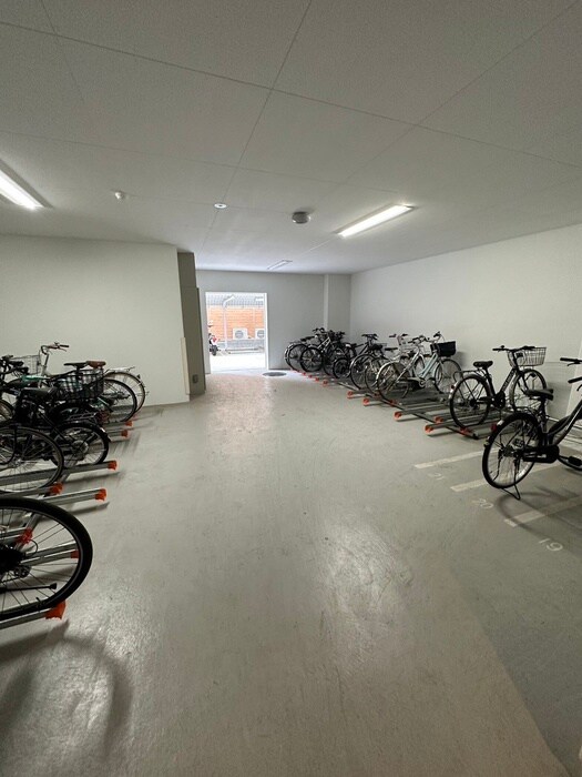 物件外観写真5　(駐輪場)