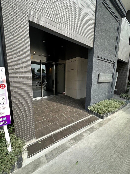 物件外観写真6　(エントランス部分)