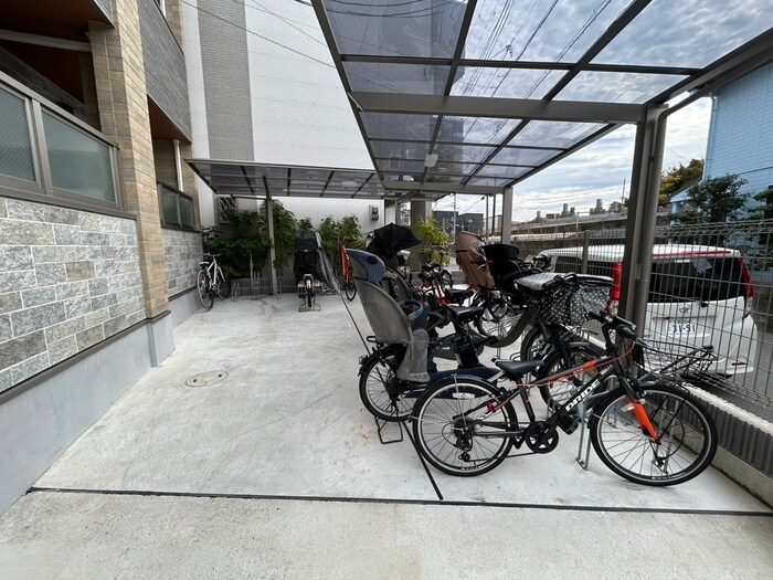 物件外観写真5　(駐輪場)