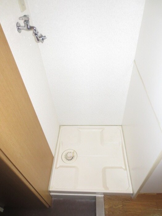 物件内観写真13　(洗濯機置場)