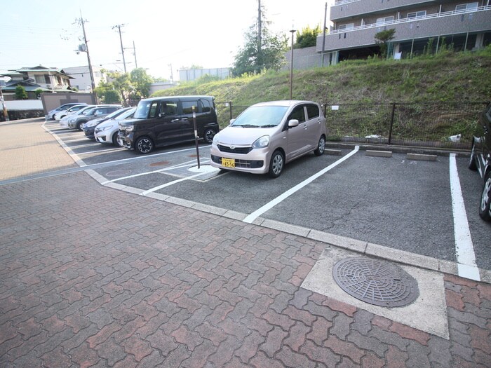 物件外観写真5　(駐車場)