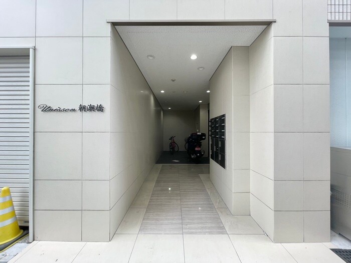 物件外観写真2　(エントランス部分)