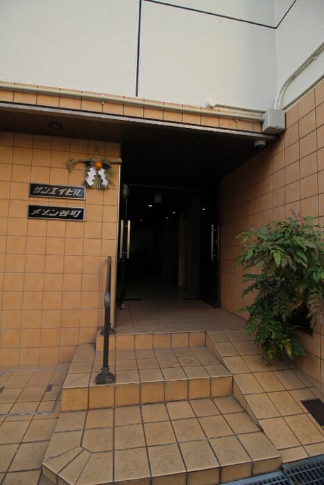 物件外観写真3　(エントランス部分)