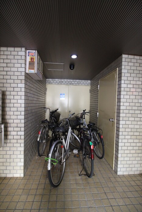 物件外観写真5　(駐輪場)