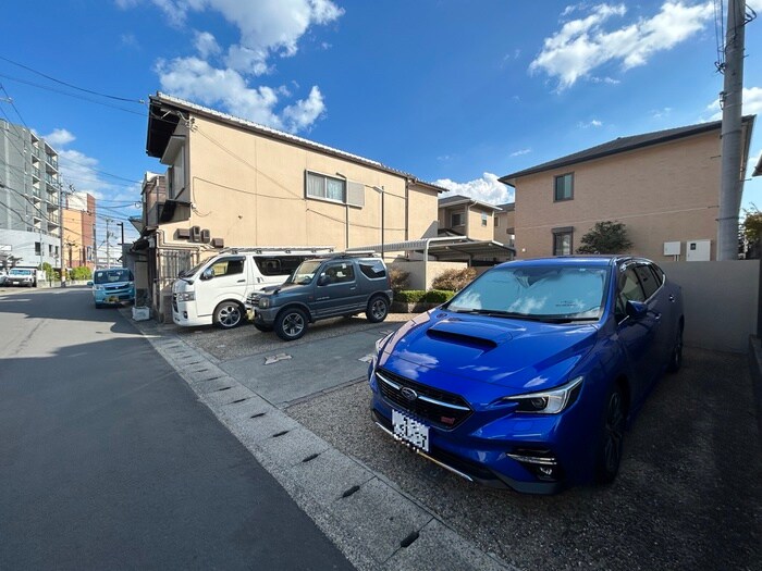 物件外観写真5　(駐車場)