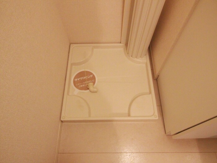 物件内観写真16　(洗濯機置場)