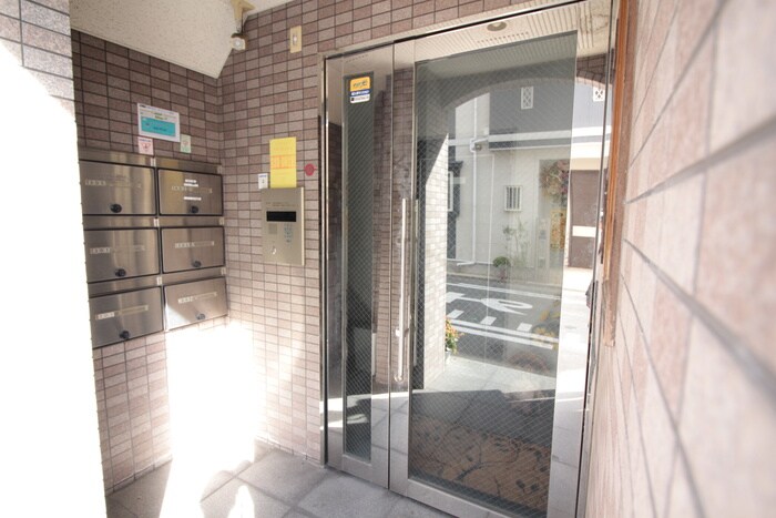 物件外観写真6　(エントランス部分)