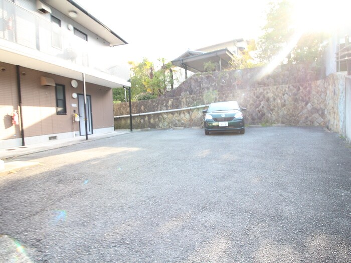 物件外観写真6　(駐車場)