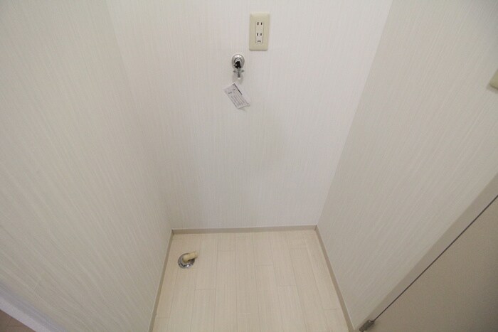 物件内観写真12　(洗濯機置場)