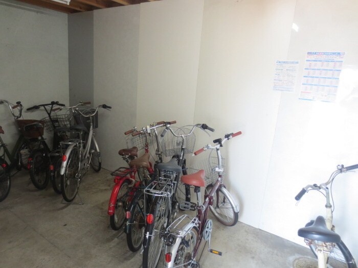 物件外観写真5　(駐輪場)