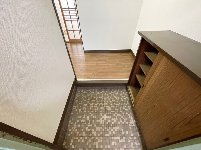 物件内観写真14　(玄関)