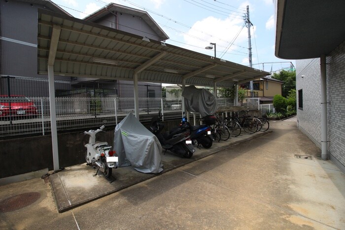 物件外観写真5　(駐輪場)
