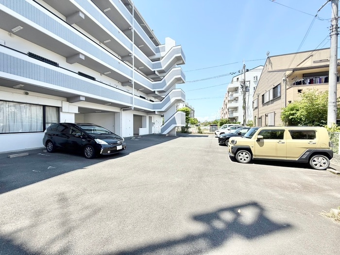 物件外観写真3　(駐車場)