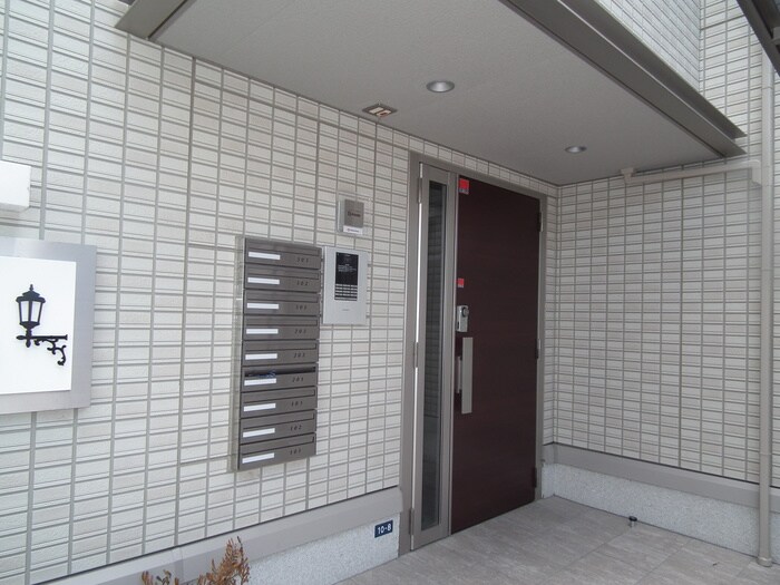物件外観写真3　(エントランス部分)