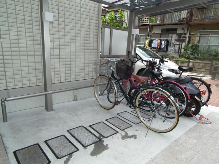 物件外観写真5　(駐輪場)