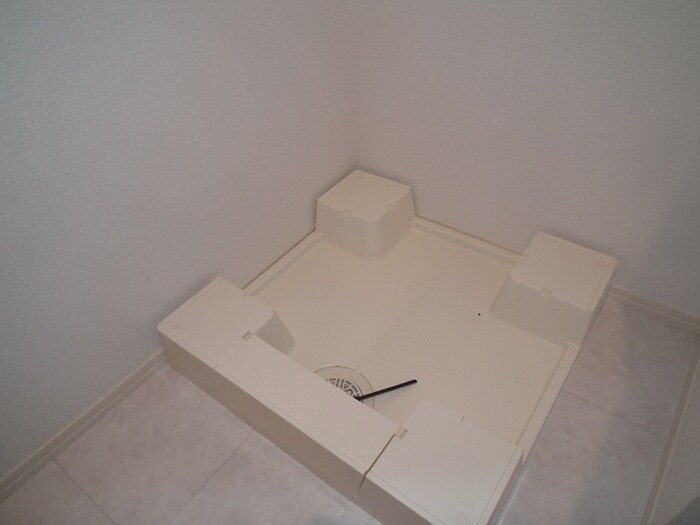 物件内観写真10　(洗濯機置場)