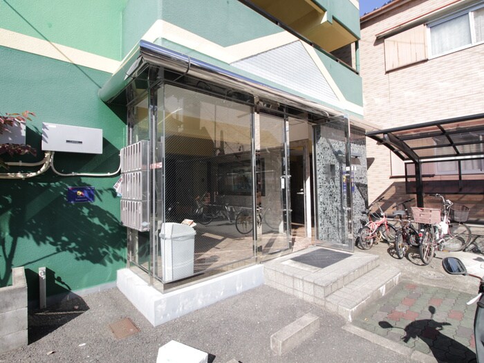 物件外観写真2　(エントランス部分)