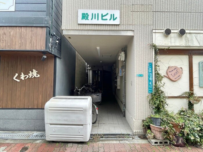 物件外観写真2　(エントランス部分)