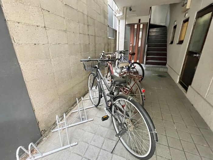 物件外観写真3　(駐輪場)