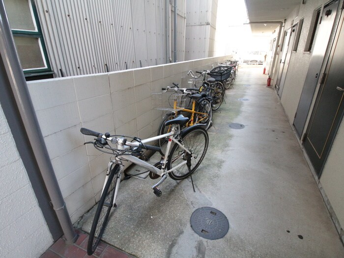 物件外観写真5　(駐輪場)