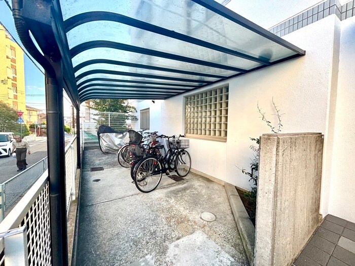 物件外観写真3　(駐輪場)