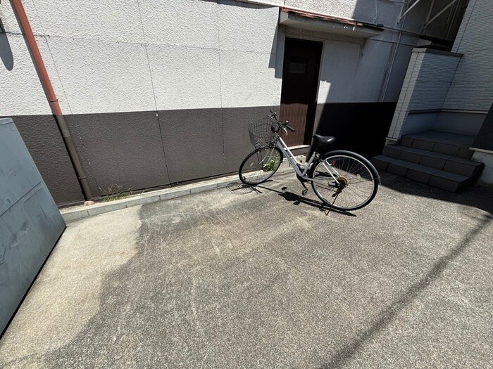 物件外観写真2　(駐輪場)
