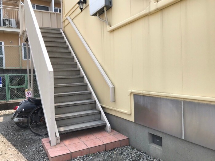 物件外観写真4　(エントランス部分)