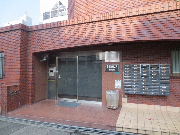 物件外観写真2　(エントランス部分)