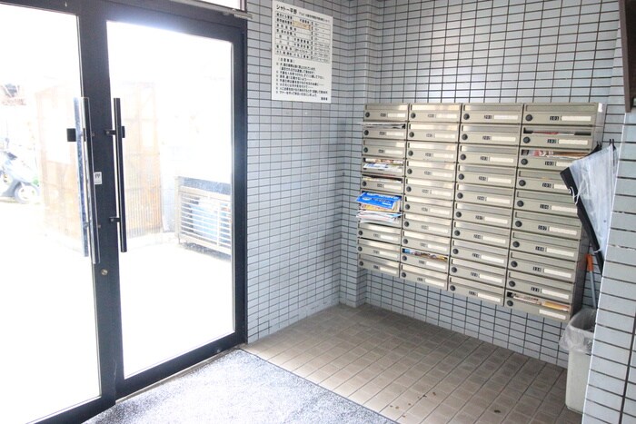 物件外観写真2　(エントランス部分)