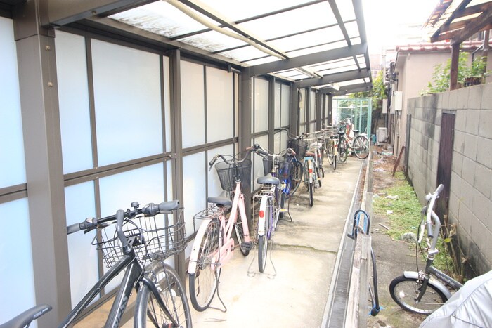 物件外観写真3　(駐輪場)