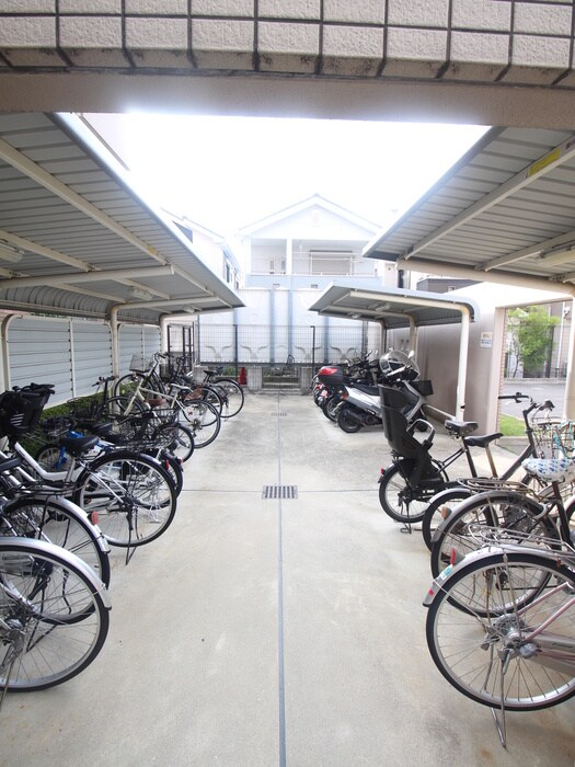 物件外観写真6　(駐輪場)
