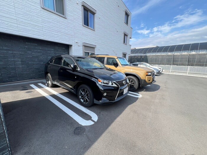 物件外観写真5　(駐車場)