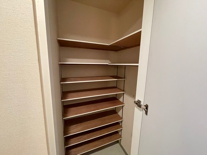 物件内観写真18　(玄関)