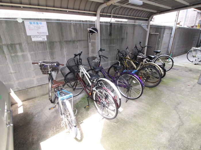 物件外観写真5　(駐輪場)