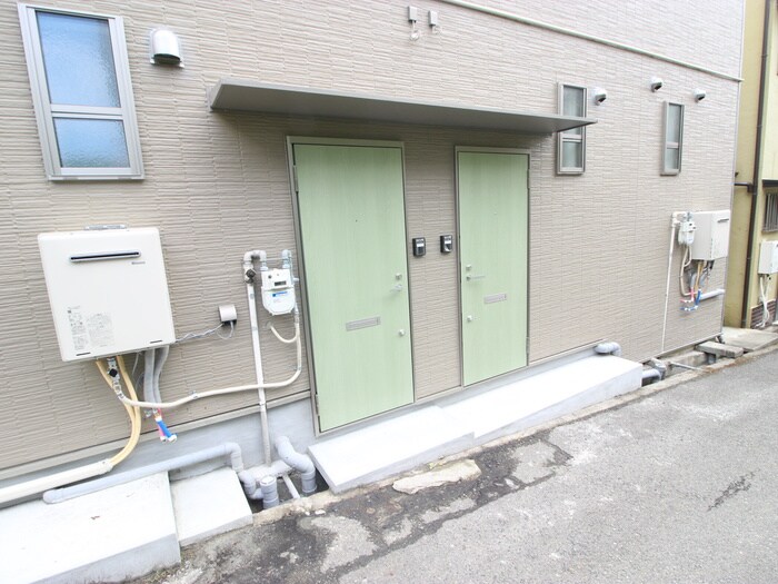 物件外観写真6　(エントランス部分)